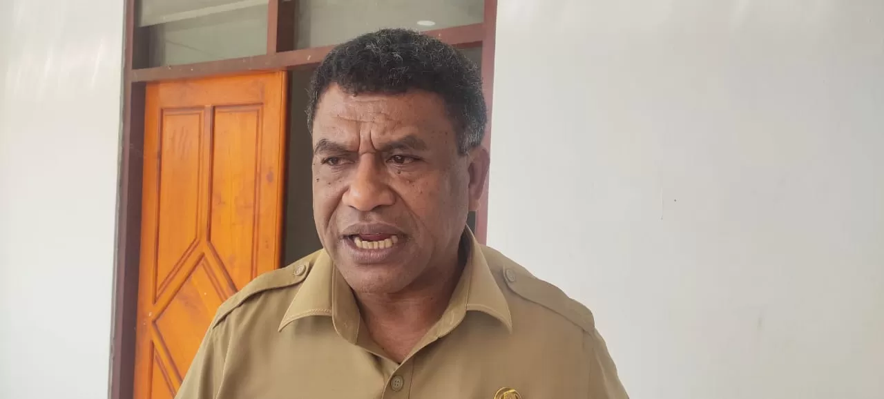 Sekda Jayawijaya, Thony Mayor, bicara soal raihan opini Pemkab Jayawijaya dari BPK RI Perwakilan Papua. (CENDERAWASIH POS/Deni Tonjau)