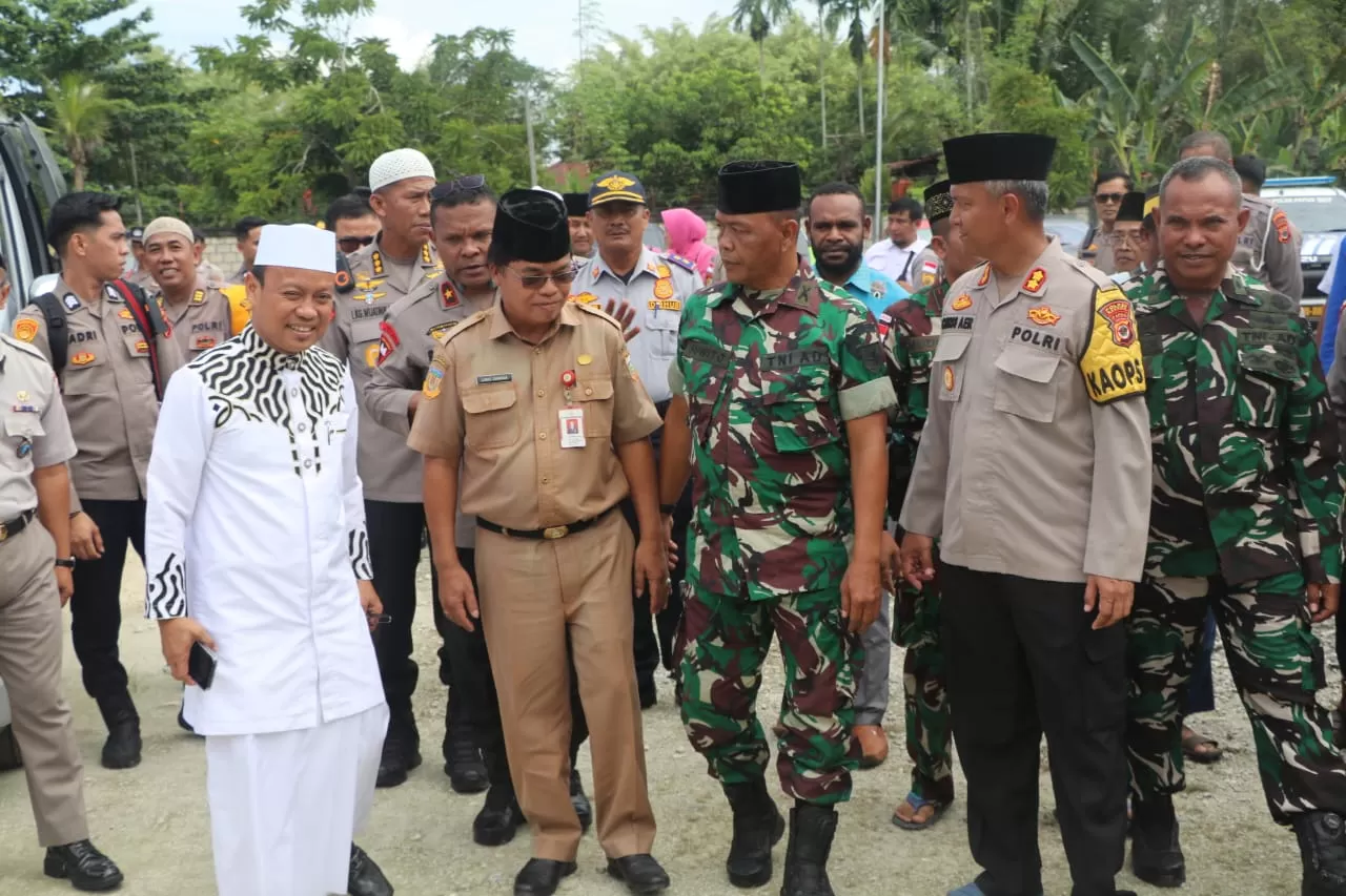 Ustadz Das'ad Latif saat tiba di Masjid Al-Amin Arso Swakarsa, Selasa (25/06/2024).   (ceposonline.com/MUSTAKIM)