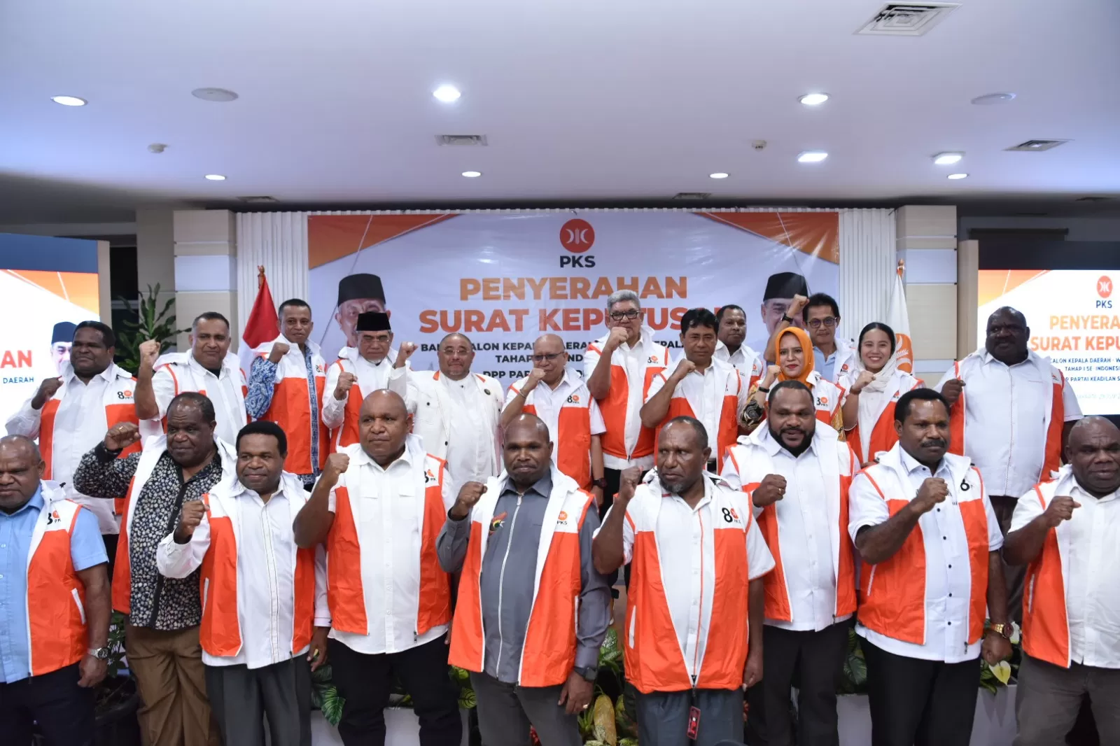 Calon Gubernur Papua Pegunungan dan empat calon bupati usai menerima rekomendasi dari DPP PKS di Jakarta (istimewa)