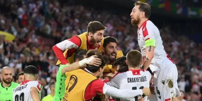 Pemain Georgia saat merayakan gol atas Spanyol di babak 16 besar Euro 2024, Senin (1/7/2024). (Instagram Timnas Georgia)