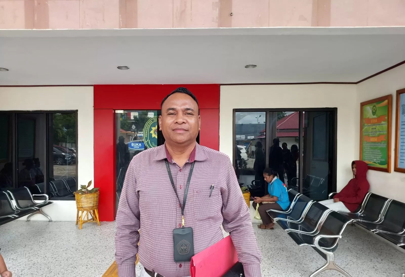 Thomas Pembwain, Ketua DPC Peradin Kota Jayapura. (Ceposonline.com/Karel)