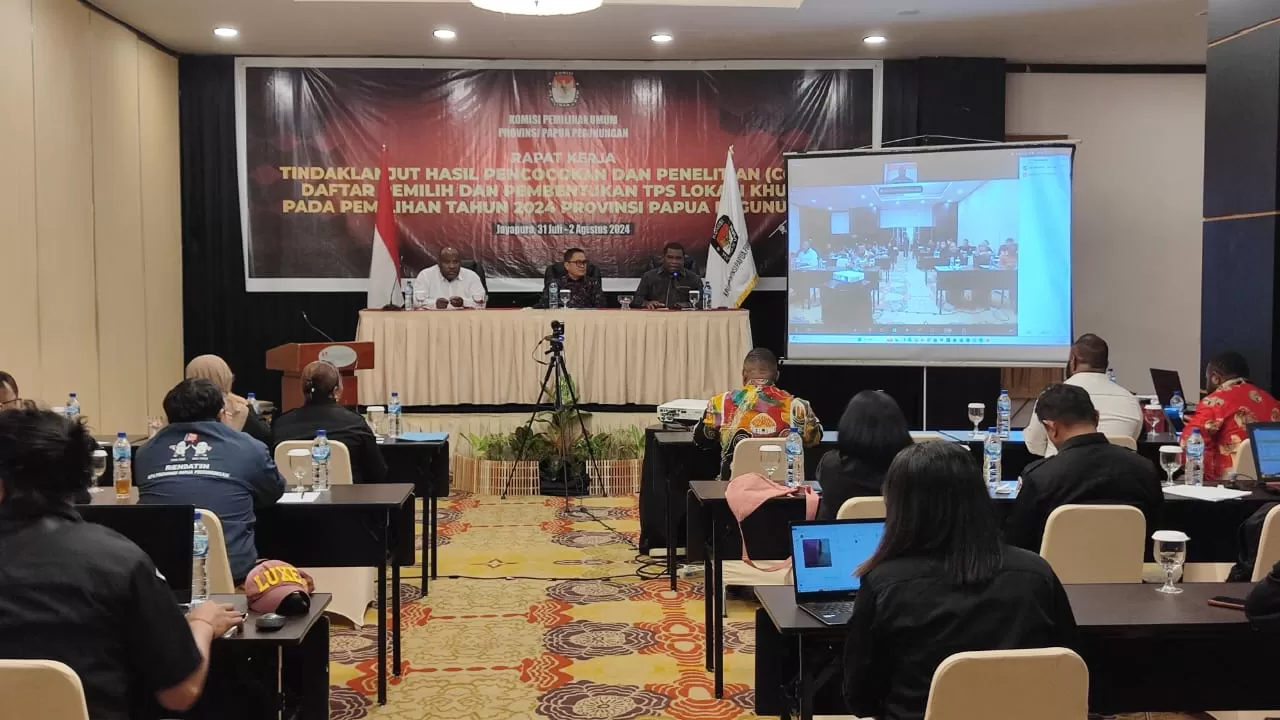 KPU Papua Pegunungan melakukan rapat kerja hasil coklit bersama jajaran KPU 8 Kabupaten di Swissbel Hotel Jayapura (Ceposonline.com/Dok.KPU Papua Pegunungan)