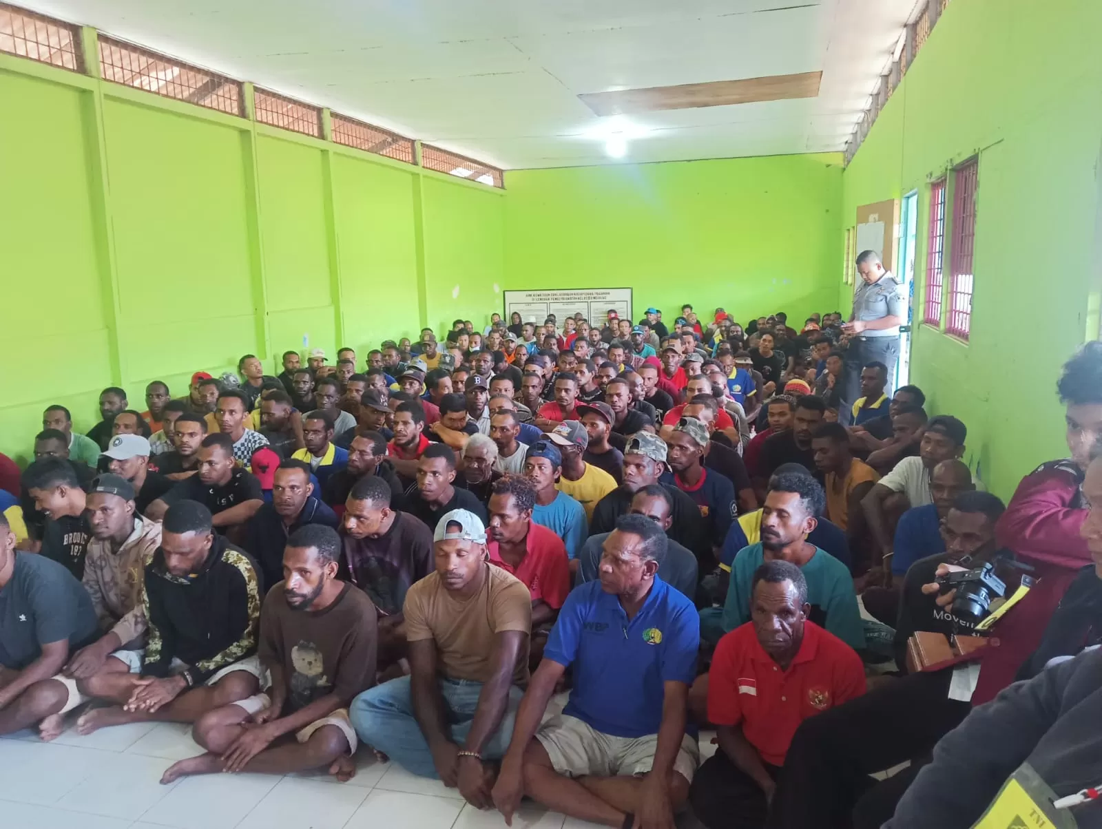 KPU Kabupaten Merauke saat melakukan sosialisasi kepada Warga Binaan Pemasyarakatan Klas IIB di Aula Lapas Merauke, Selasa (13/08/2024)  (Ceposonline.com/ist)