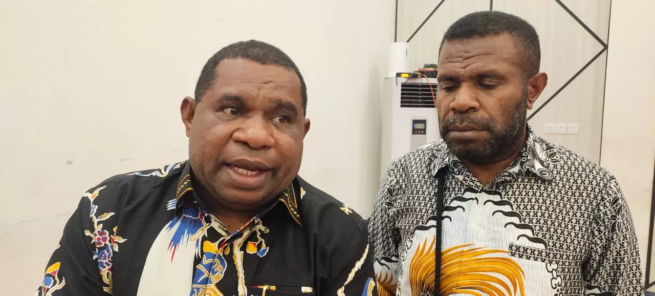 Komisioner KPU Papua Pegunungan Melkianus Kambu  (CENDERAWASIH POS/Deni Tonjau)