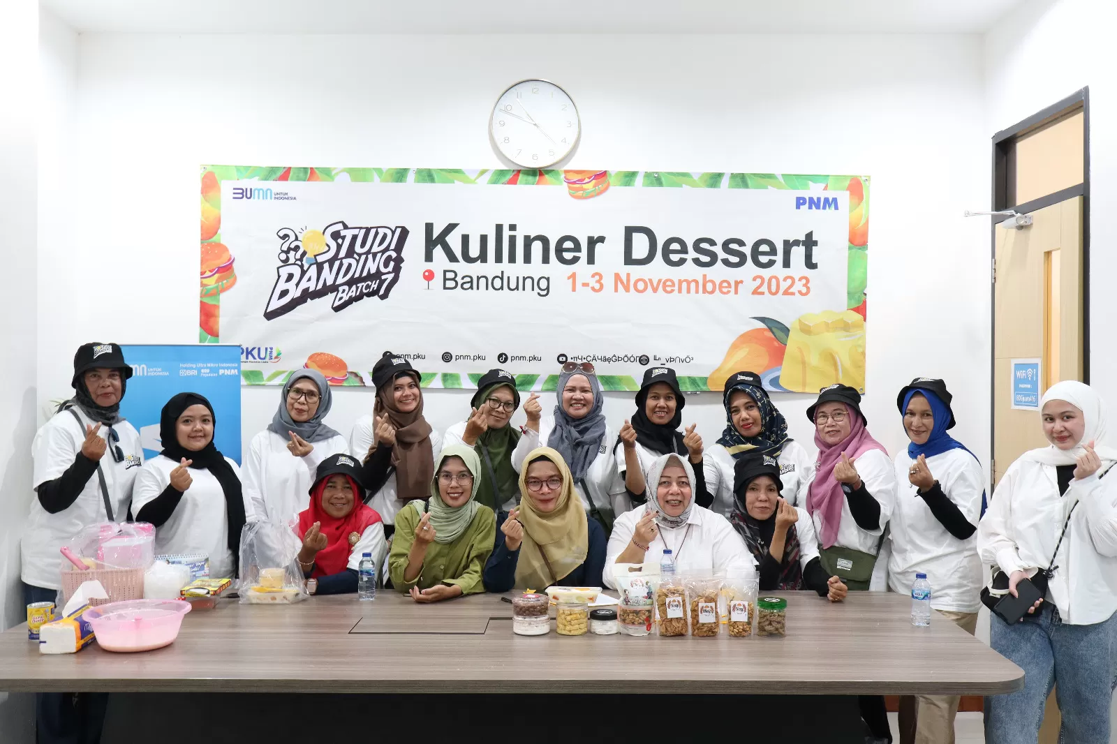 Merdeka Sesungguhnya Warga Bandung Jauhi Bank Emok Dekati Mekaar (PNM Mekaar)