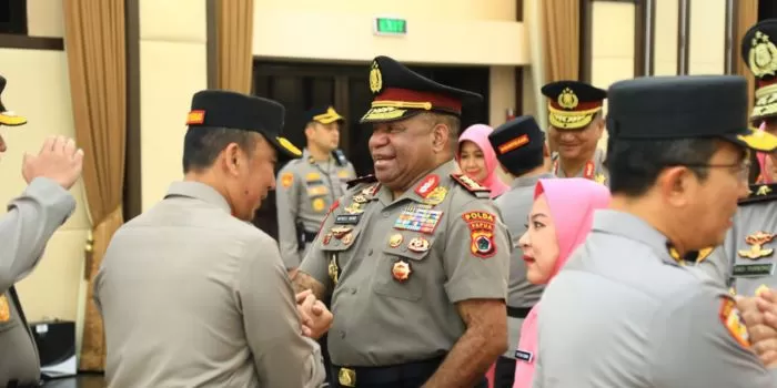 Kapolda Papua Mathius Fakhiri resmi naik pangkat dari Inspektur Jenderal Polisi menjadi Komisaris Jenderal Polisi. (Dok Humas Polda Papua)