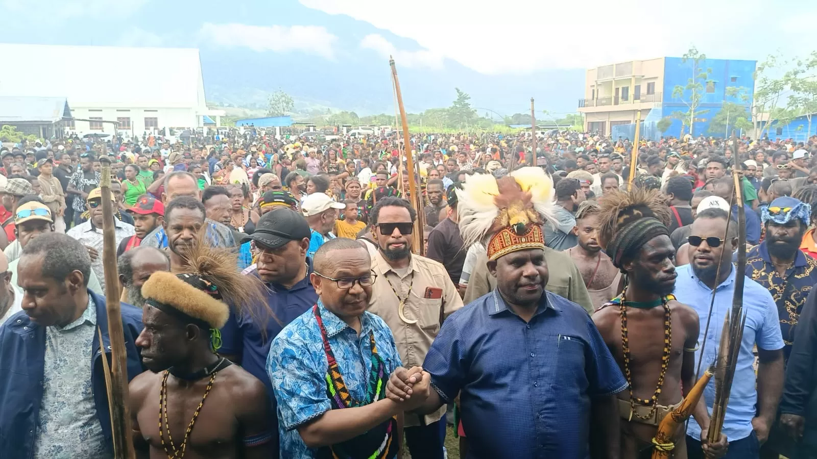 Paslon bupati dan wakil bupati Tolikara saat deklarasi, dan siap maju di Pilkada Tolikara 2024. (Dok Pribadi Nus Weya dan Yan Wonda)