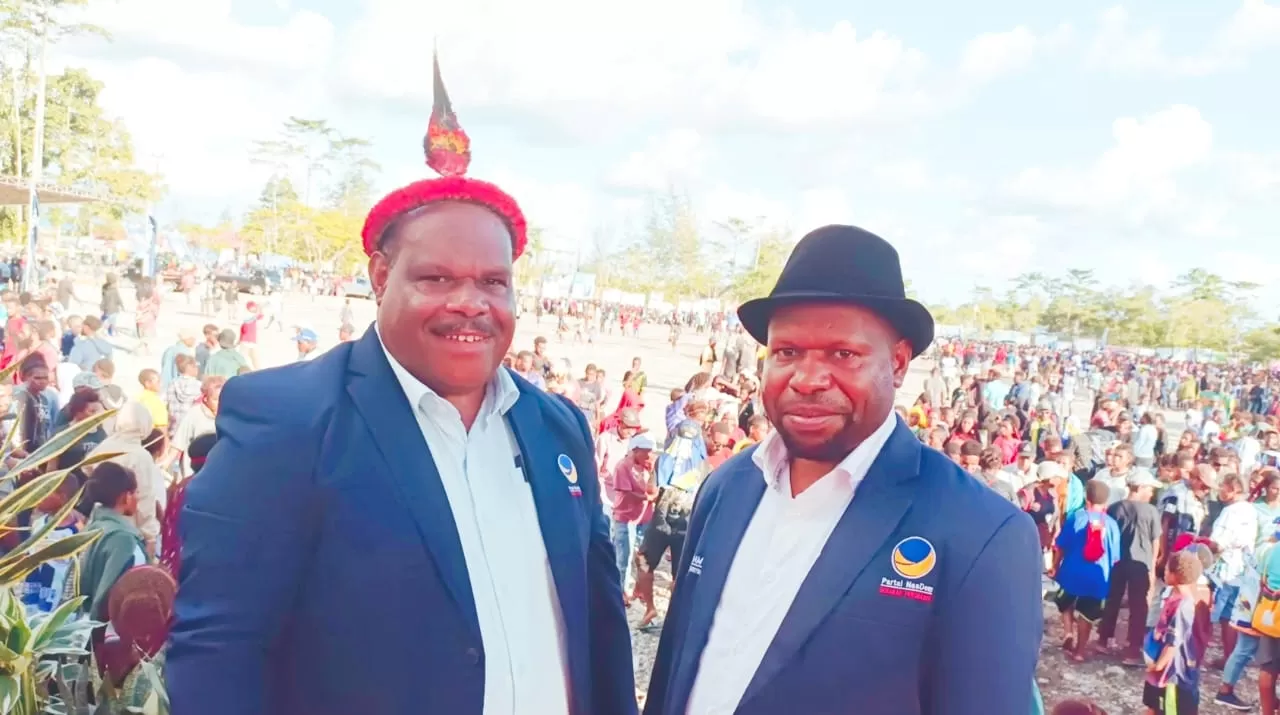 Pasangan bakal calon Bupati Yahukimo Didimus Yahuli dan calon Wakil Bupati Yahukimo Esau Miram  (Sobolim for Ceposonline.com)