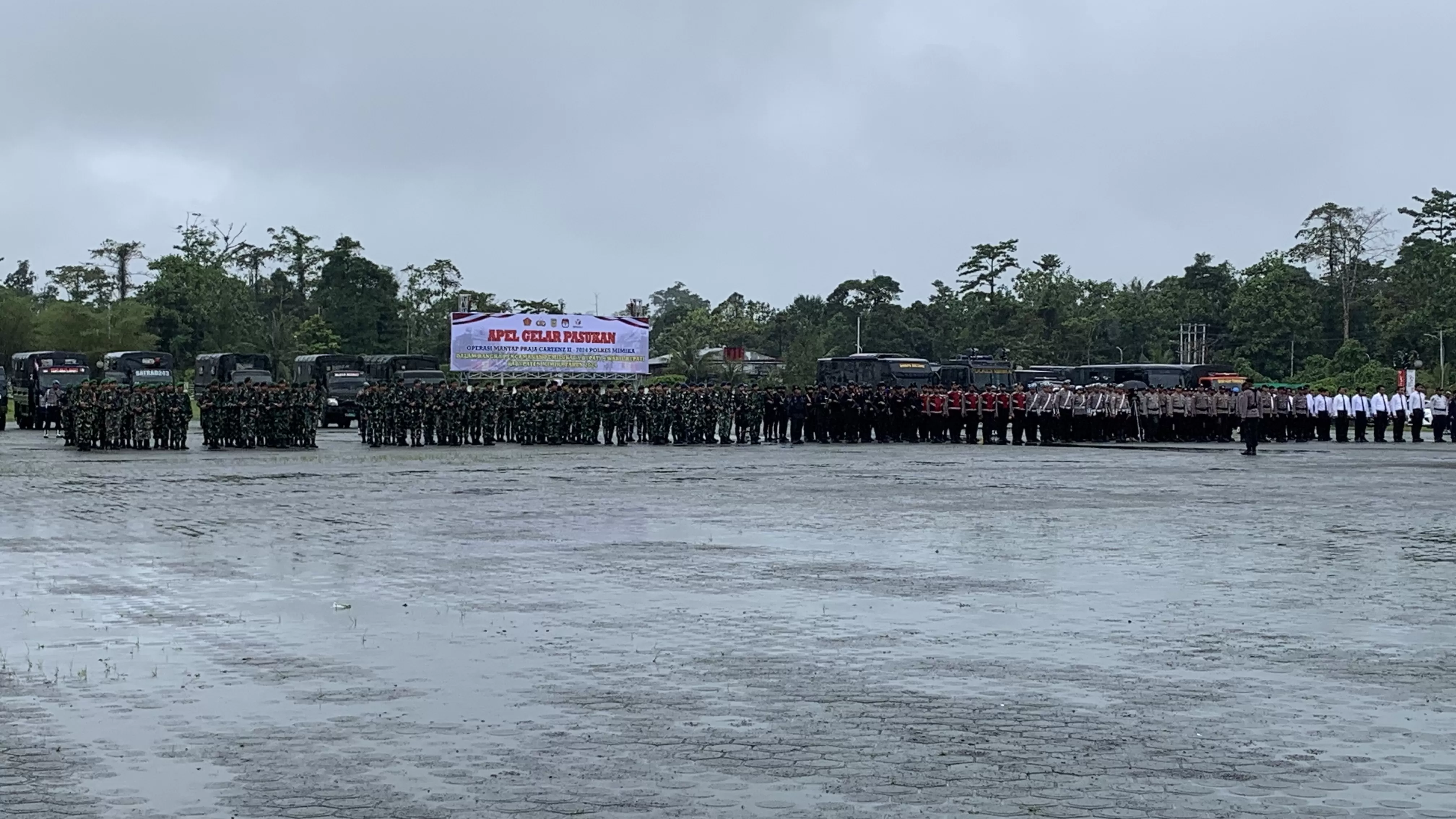 Suasana apel gelar pasukan di pelataran kantor Pusat Pemerintahah Kabupaten Mimika, Senin (2/9/2024), (Foto: Cendrawasih Pos/Moh. Wahyu Welerubun).  