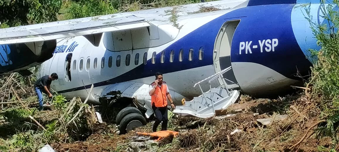 Pesawat Trigana PK YSP ATR 42-500 tergelincir di Bandara Kamanap, Serui, Papua Senin (9/9) pagi. (DOKUMEN PRIBADI)