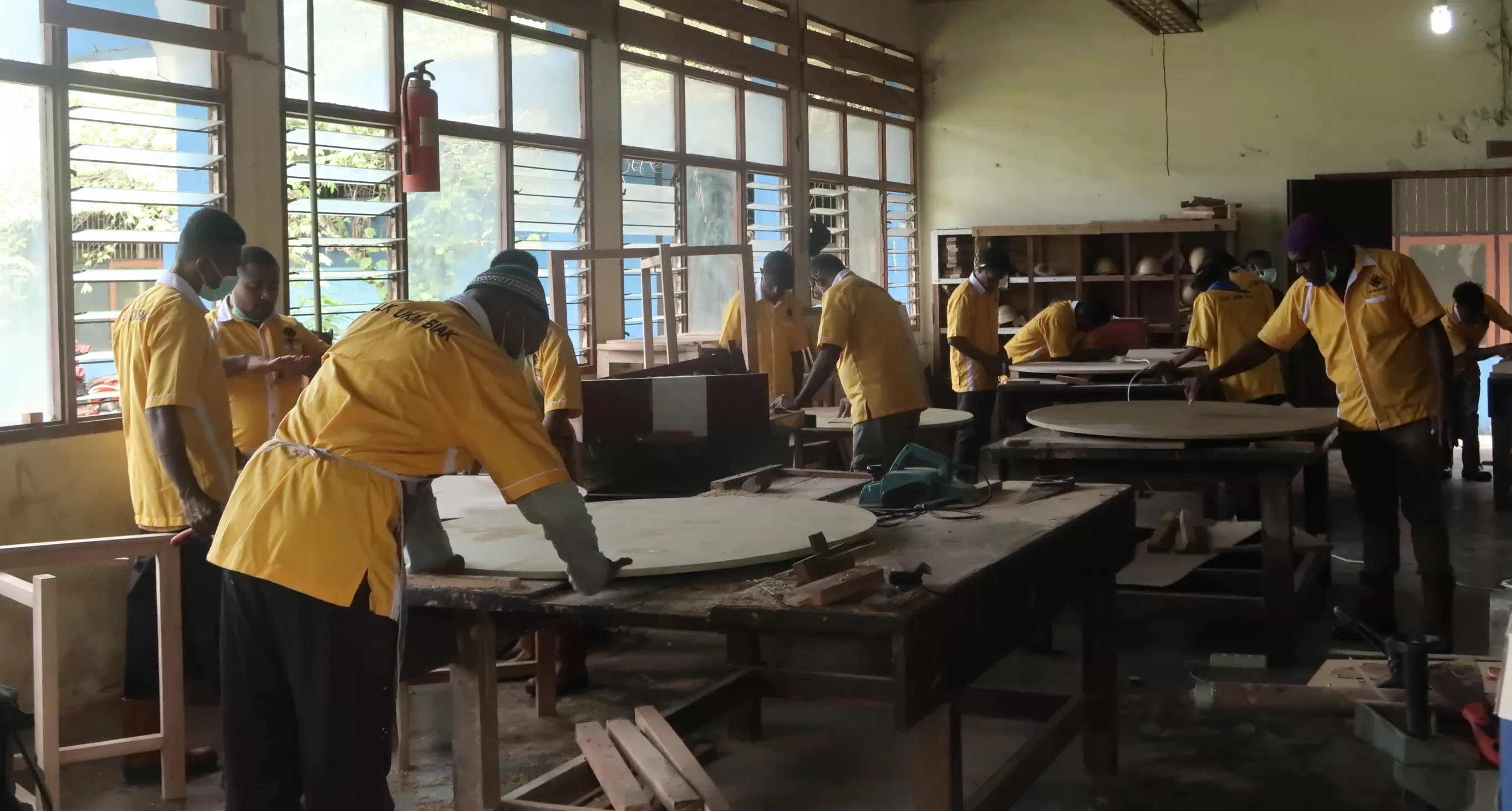 Aktivitas di kelas kejuruan UPTD LLK UKM Biak. (CENDERAWASIH POS/Ismail)