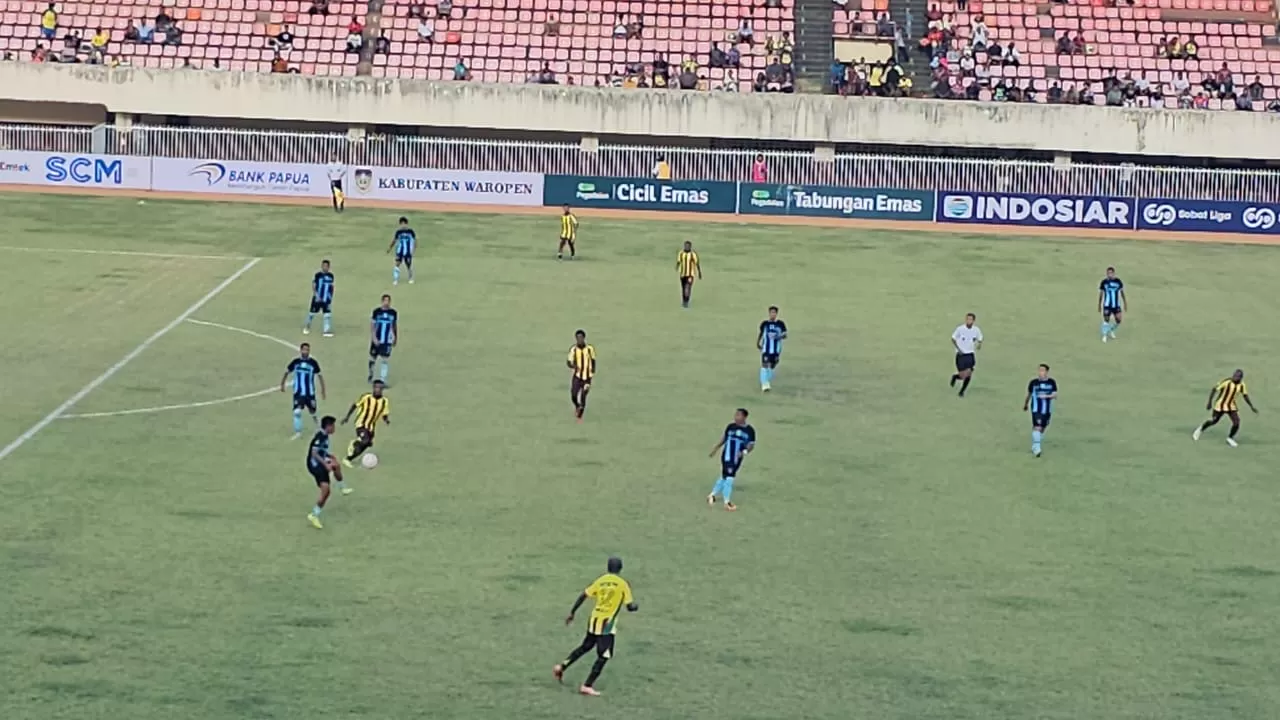 Persewar vs Persela di Stadion Mandala Jayapura Jumat (20/9/2024) (CEPOSONLINE.COM/Hans Palen)