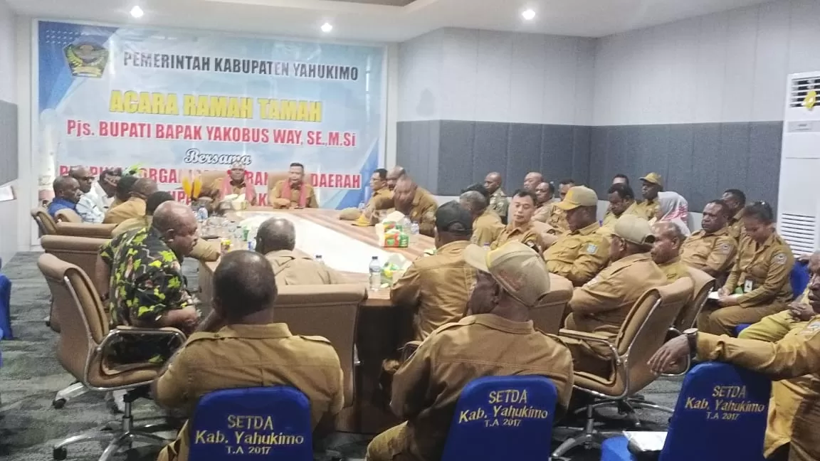 Suasana penyambutan dan ramah tamah bersama Pjs. Bupati Yahukimo Yakobus Way, SE, MSi bersama jajaran Pemkab Yahukimo, Senin (30/9/2024).
