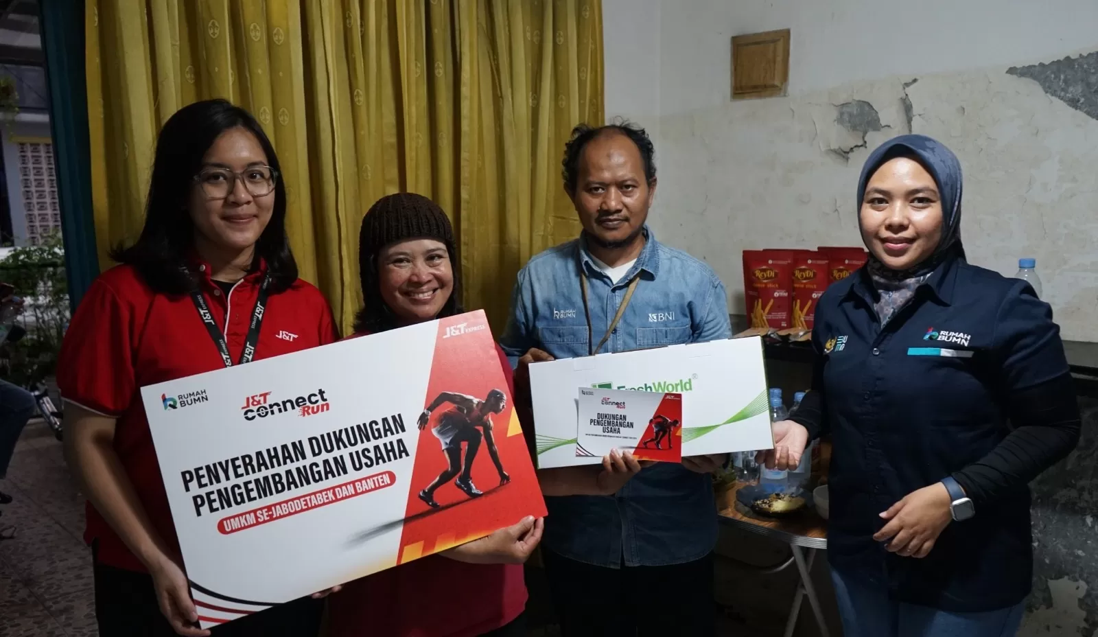 Cerita Inspiratif Para UMKM Penerima Bantuan Operasional dari J&T Connect Run 2024 (J&T)