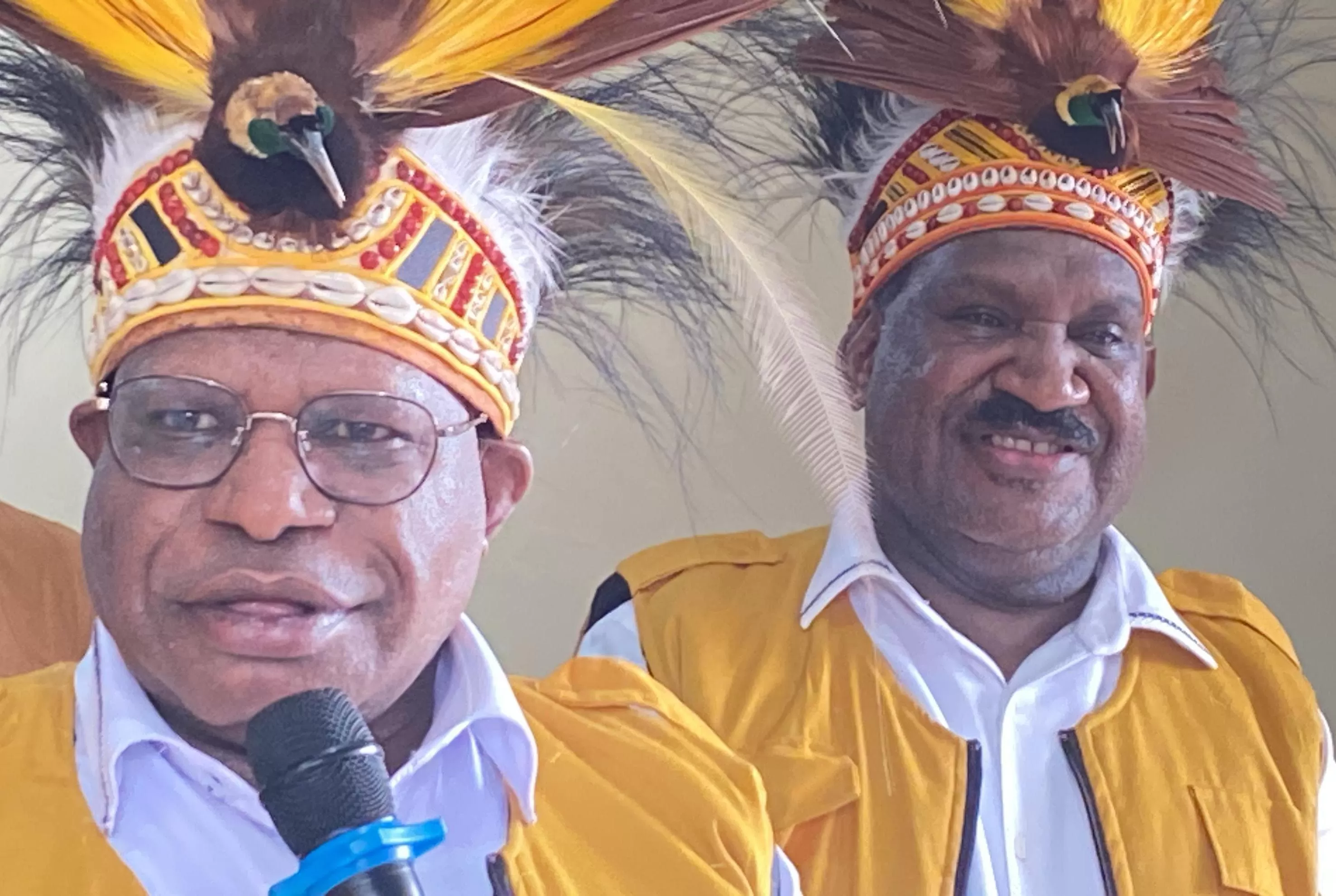 Pasangan calon Gubernur dan Wakil Gubernur Papua Tengah nomor urut 4, Willem Wandik dan Aloysius Giyai (WAGI). (CENDERAWASIH POS/Theresia F. Tekege)