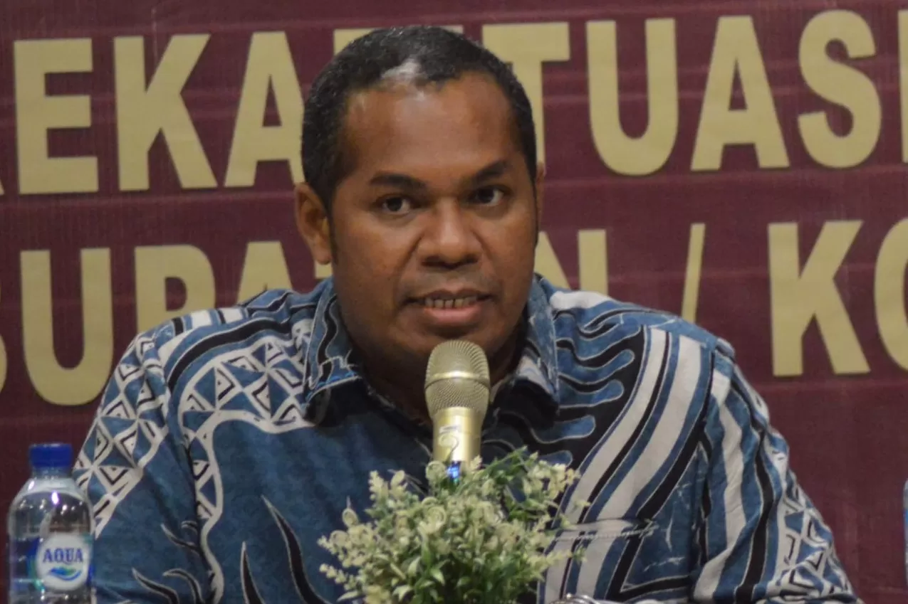 Komisioner KPU Papua, Yohanes Fajar Irianto bicara soal agenda debat perdana Pilgub Papua. (CEPOSONLINE.COM/HANS PALEN)