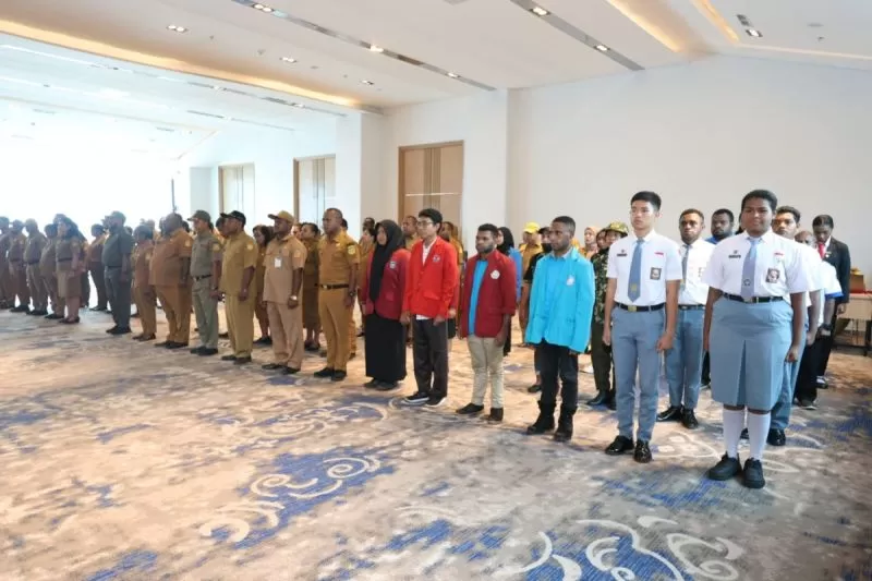 Para pemuda dan pemudi mengikuti upacara Hari Sumpah Pemuda di Aula Kantor Gubernur Provinsi Papua, Kota Jayapura, Senin (28/10/2024). (ANTARA/HO- Pemprov Papua)