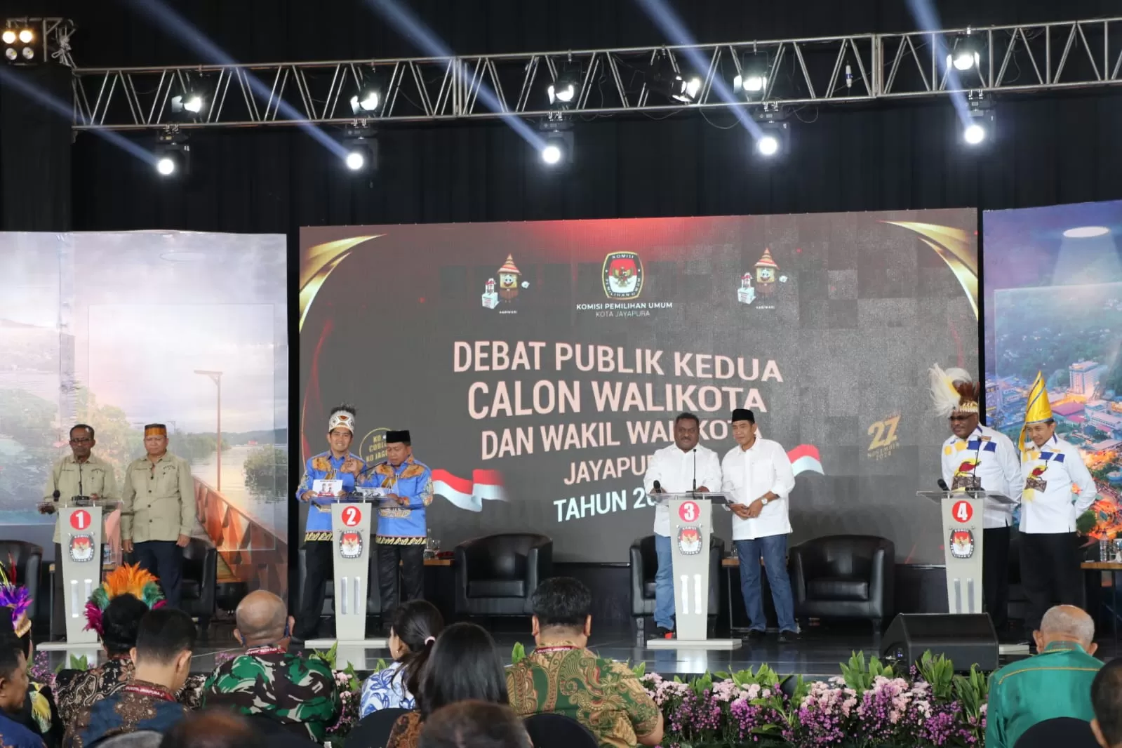 Debat kedua Pilkada Kota Jayapura Jumat (1/11/2024). (Ceposonline.com/MUSTAKIM ALI)