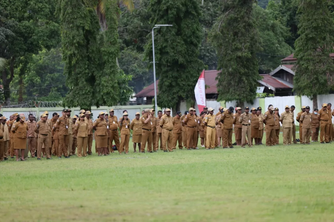 ASN Papua Tengah saat mengikuti Apel Gabungan. (Humas Pemprov)