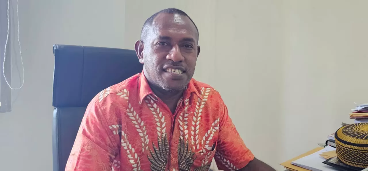 Ketua Bawaslu Kota Jayapura, Frans Rumsawir (FOTO: HANS PALEN/CEPOSONLINE.COM)