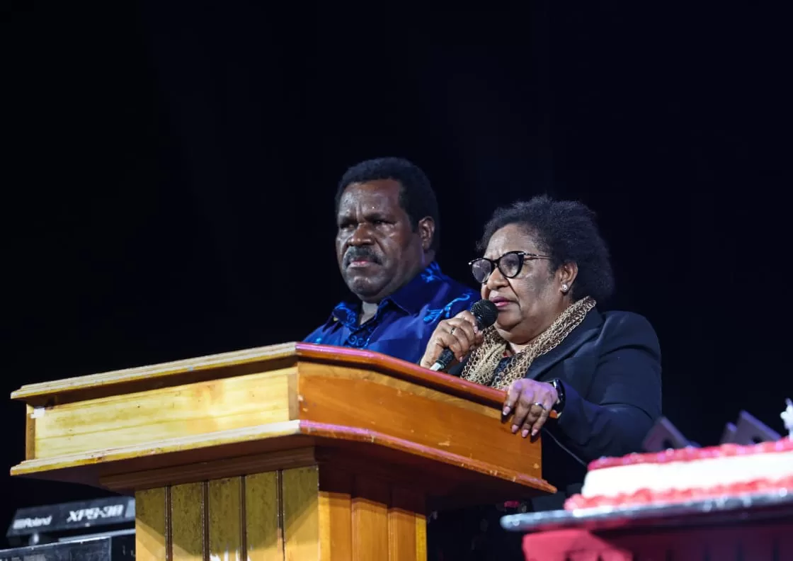 Wakil Menteri Dalam Negeri (Wamendagri), Ribka Haluk saat menyampaikan kesan pesan dalam acara HUT Pemprov Papua Tengah. (Humas Pemprov). Foto: theresia/ceposonline