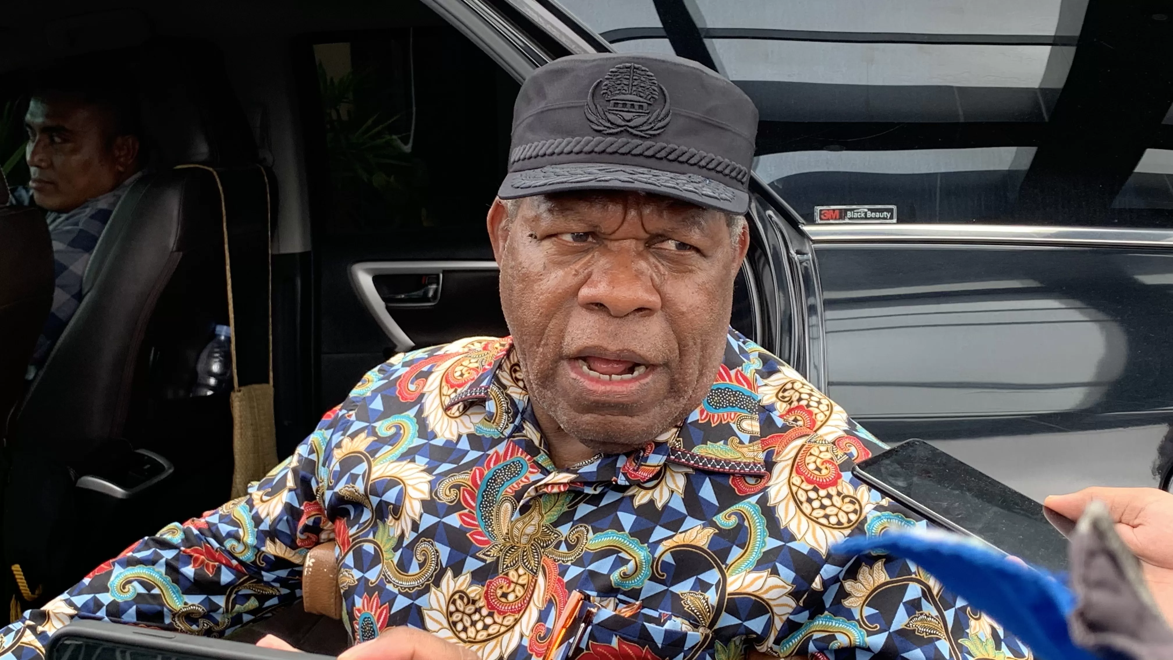 Pj Sekda Mimika, Petrus Yumte, bicara soal deviden PT Freeport Indonesia bagi Pemkab Mimika. (CENDERAWASIH POS/MOH. WAHYU WELERUBUN).