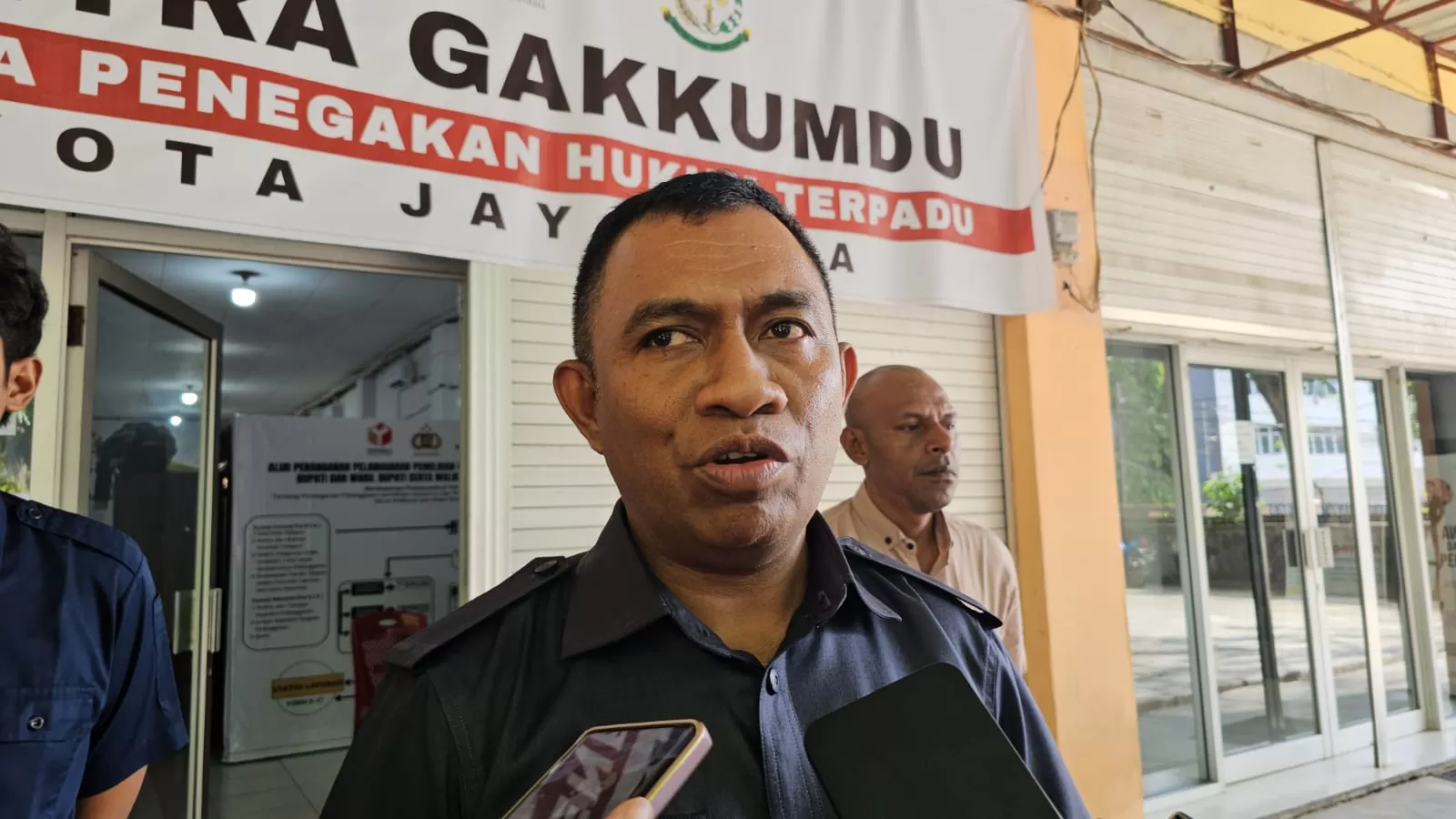 &nbsp;Anggota Bawaslu Kota Jayapura, Yohanes Kia Masan. (Foto: HANS PALEN/CEPOSONLINE.COM).