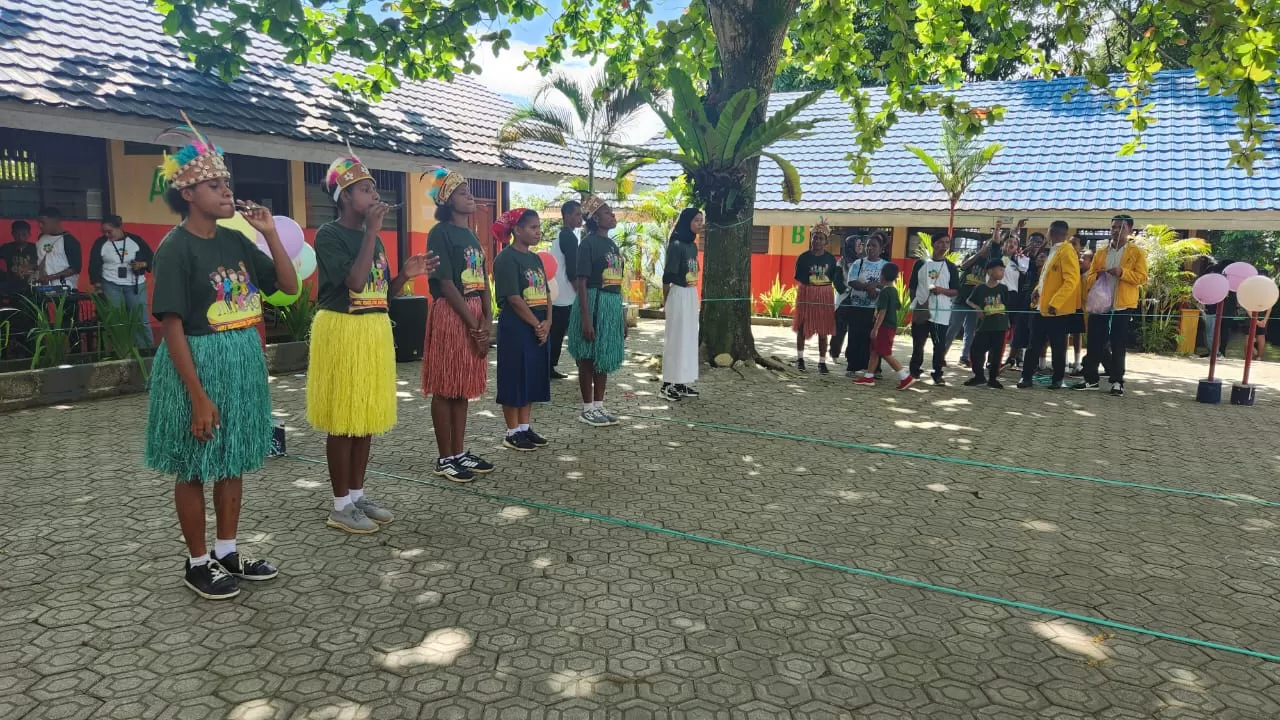 Anak-anak SLB Negeri Pembina Provinsi Papua ketika mengikuti lomba lari kelereng di SLBN Pembina Provinsi Papua di Buper Waena, Selasa (3/12/2024).&nbsp;Irfak for Cenderawasih Pos