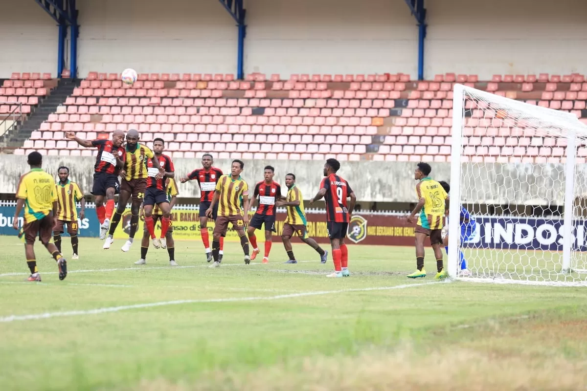 Duel Persipura vs Persewar di Stadion Mandala Jayapura, Sabtu, 4 Januari 2024. (CENDERAWASIH POS/ERIANTO)