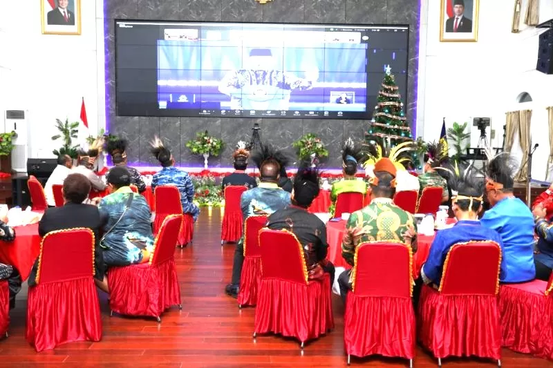 Pj.Gubernur Papua Ramses Limbong bersama Forkompimda saat mengikuti Natal Nasional 2024 dilakukan secara virtual bertempat Gedung Negara,Kota Jayapura, Papua, Sabtu (28/12) (ANTARA/HO-Diskominfo Papua