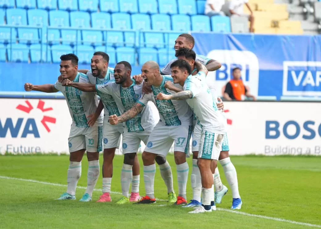 Pemain PSBS Biak saat selebrasi gol atas PSM Makassar. (MO PSBS BIAK)