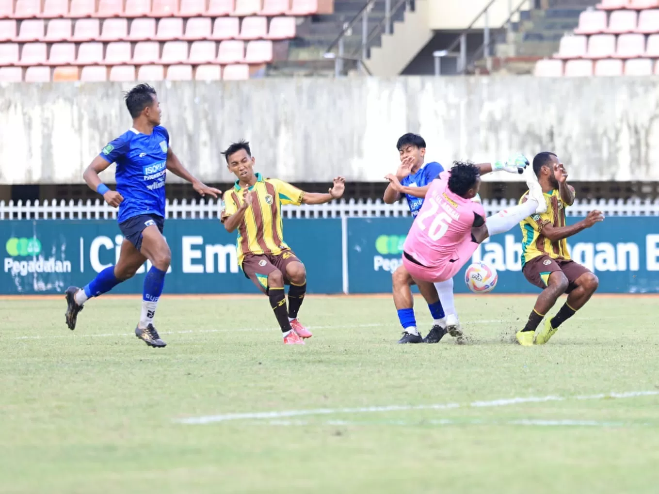Persewar vs Gresik United di Stadion Mandala Jayapura Selasa 4 Februari 2025. (CENDERAWASIH POS/ERIANTO)