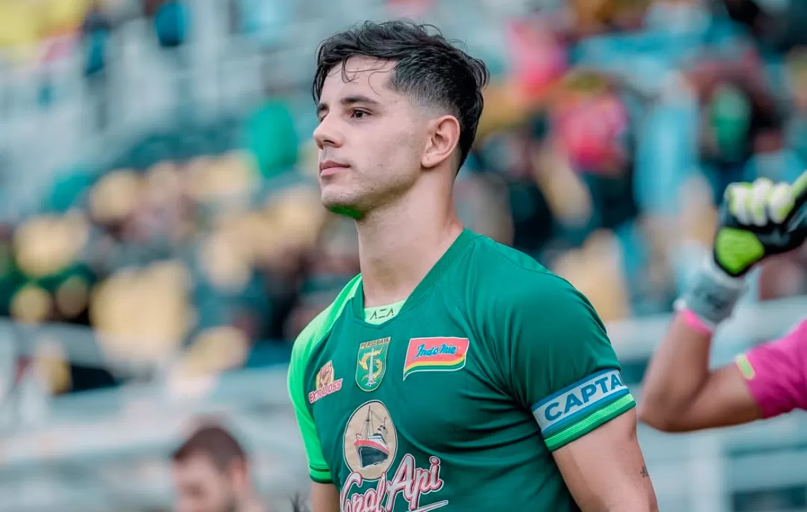 Punggawa Persebaya, Bruno Morera, mencetak gol di laga Persebaya vs PSBS Biak di Stadion Gelora Bung Tomo Surabaya pada Sabtu 15 Februari 2025 (Instagram/BRUNO MORERA)