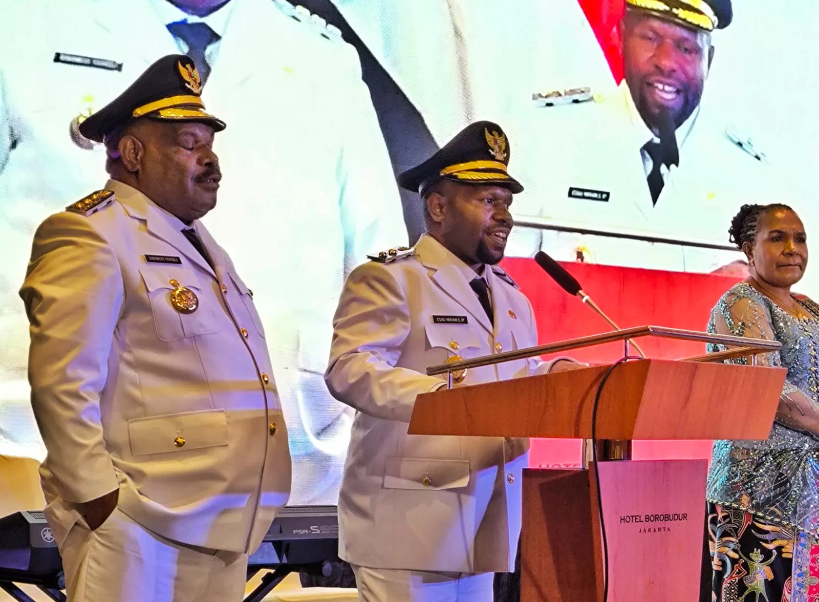 Wakil Bupati Yahukimo, Esau Miram saat memberikan sambutan dalam acara ibadah ucap syukur di Hotel Borobudur, Jakarta, Kamis (20/2/2025). Ia meminta masyarakat menjaga Yahukimo pasca putusan MK.  ((CEPOSONLINE/GAMEL))