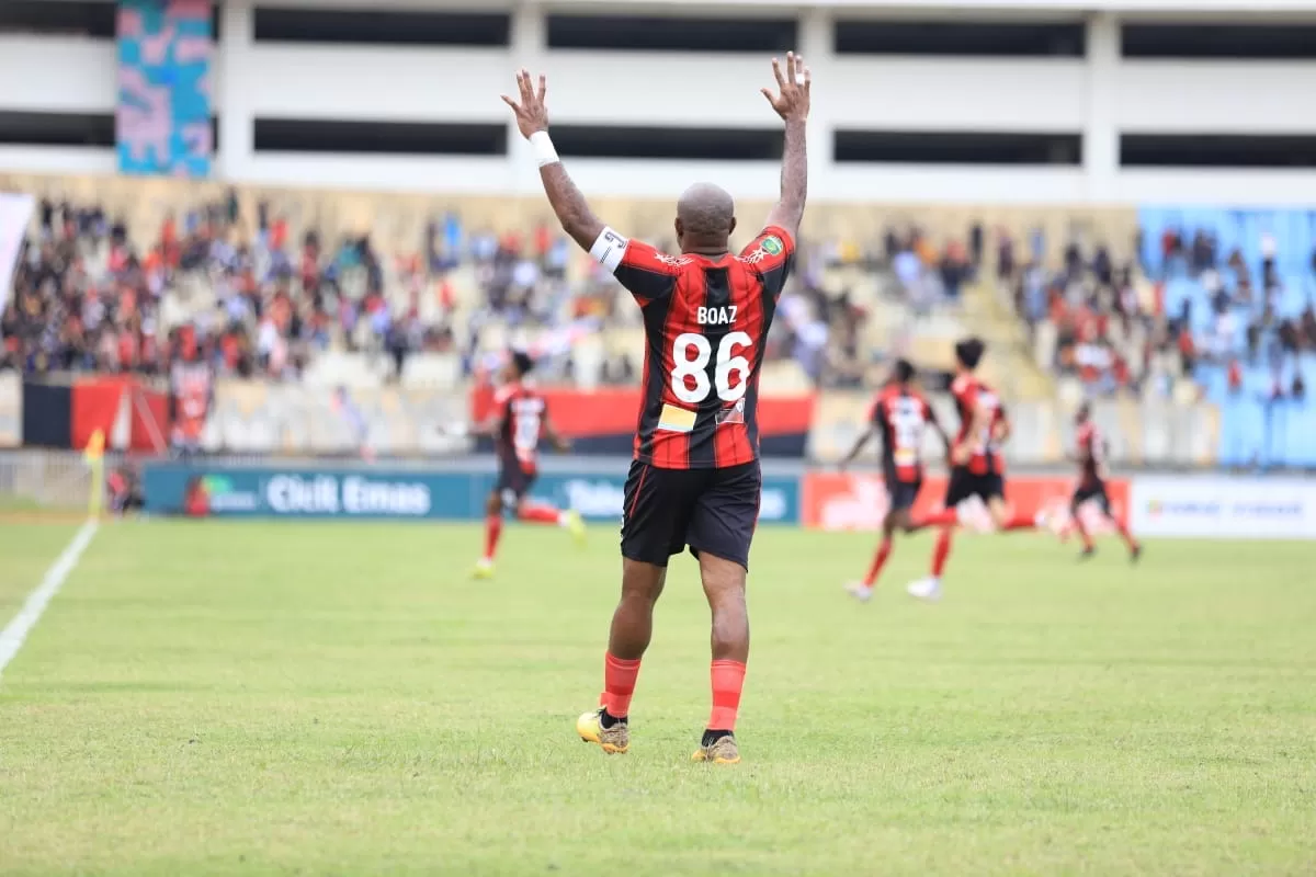 Boaz Solossa di laga Persipura vs Persibo di Stadion Mandala Jayapura pada Jumat 28 Februari 2025. (CENDERAWASIH POS/ERIANTO)
