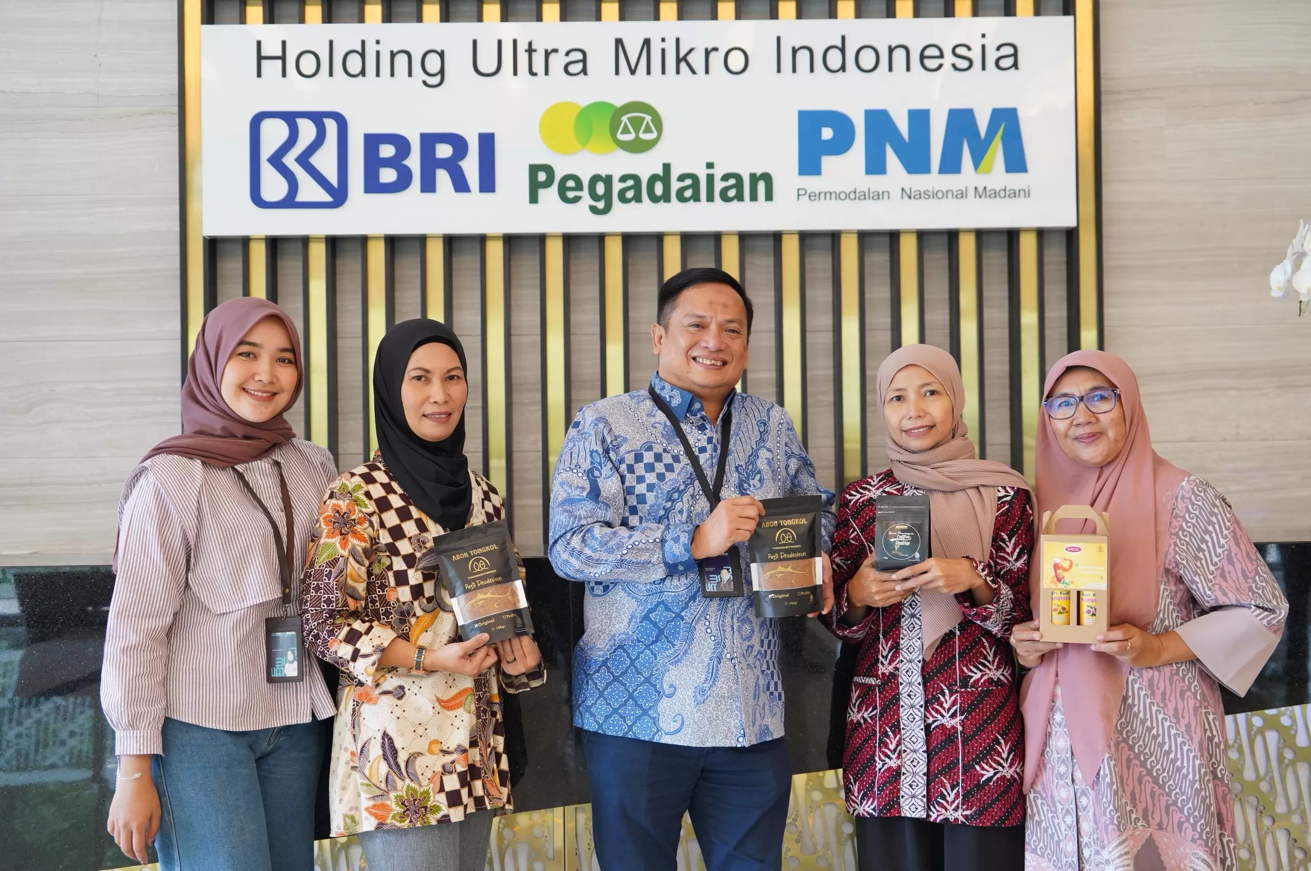 Gabung&nbsp;PNM Mekaar,&nbsp;Penjual Kopi Kaki Lima Rasakan Dampak&nbsp;Signifikan&nbsp; (PNM)