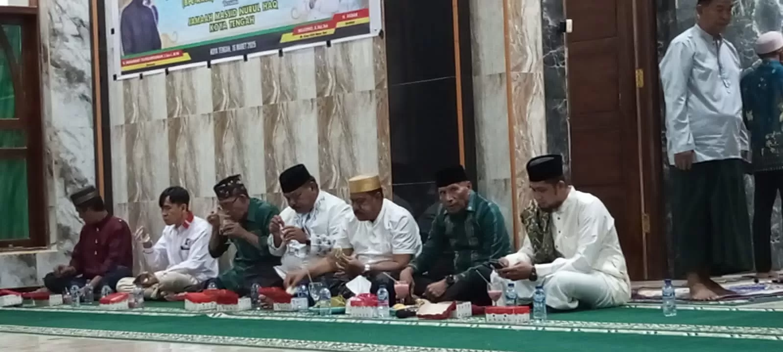 BTM ketika menghadiri acara bukber KKS di Masjid Nurul Haq Rollo Grand Koya Tengah, Distrik Muara Tami Minggu (16/3/2025) (ISTIMEWA)