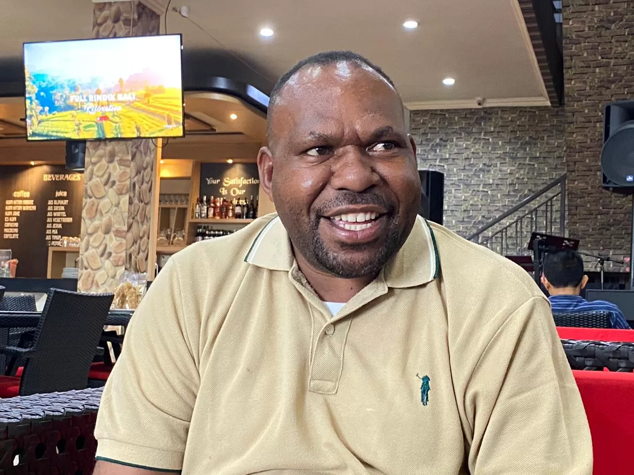 Bupati Intan Jaya, Aner Maiseni (CEPOSONLINE.COM/THERESIA F. TEKEGE)