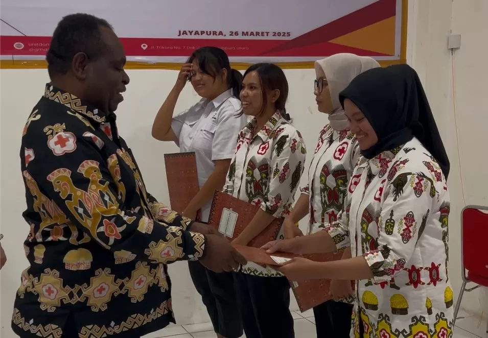 Palang Merah Indonesia (PMI) menerima sebanyak 4 petugas baru Unit Donor Darah (UDD). (PMI Papua)