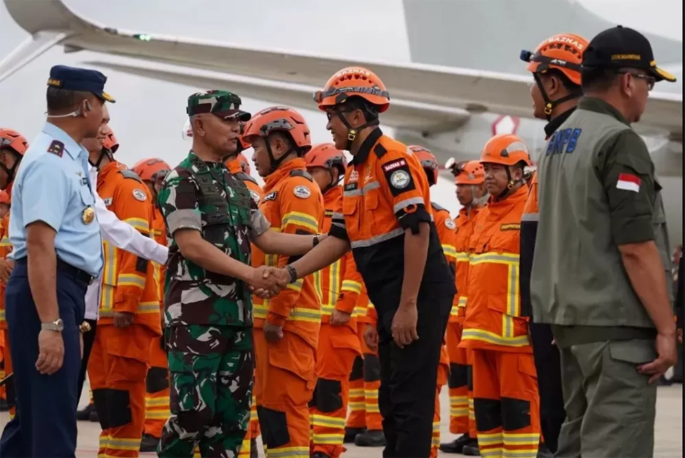 Pemberangkatan relawan Indonesia menuju Myanmar untuk membantu penanganan gempa bumi. (Humas Baznas) 