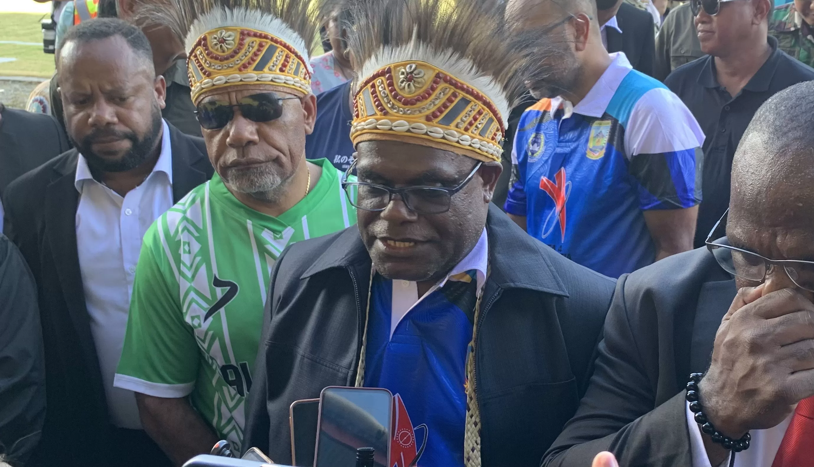 Gubernur Papua Tengah, Meki Fritz Nawipa saat ditemui wartawan di Stadion Wania Imipi. (Foto: Cenderawasih Pos/Moh. Wahyu Welerubun). 