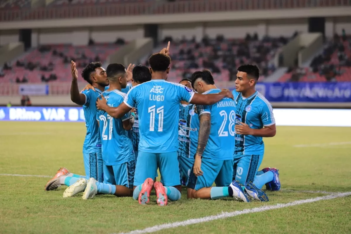 Selebrasi PSBS Biak usai cetak gol kemenangan di Stadion Lukas Enembe Sentani, Jayapura, Papua, pada Sabtu 26 April 2025. (CENDERAWASIH POS/ERIANTO PASAE)