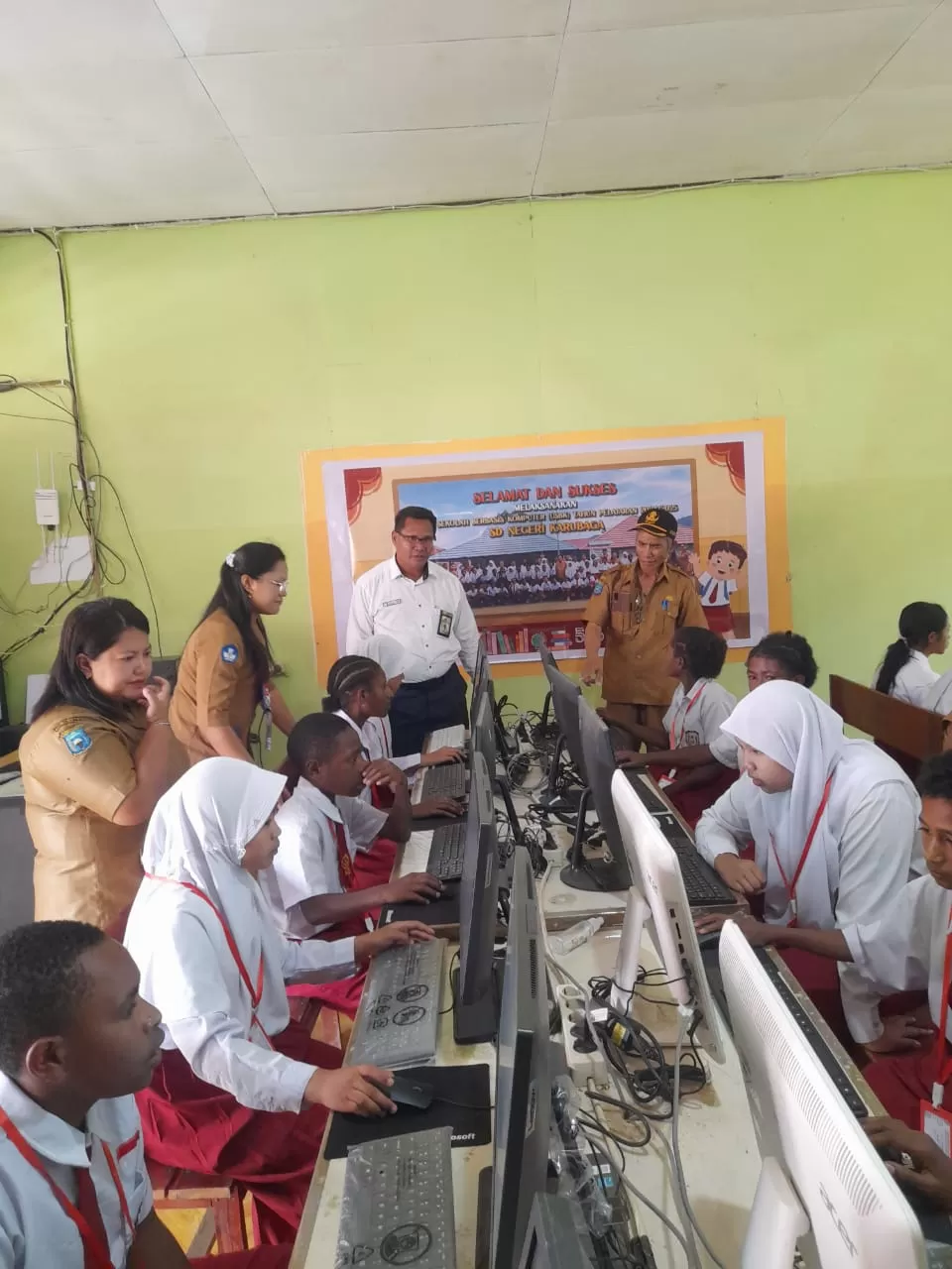 Suasana pembukaan ujian sekolah dasar di Tolikara, Senin (5/5/2025). (Ceposonline.com/Diskominfo Tolikara)