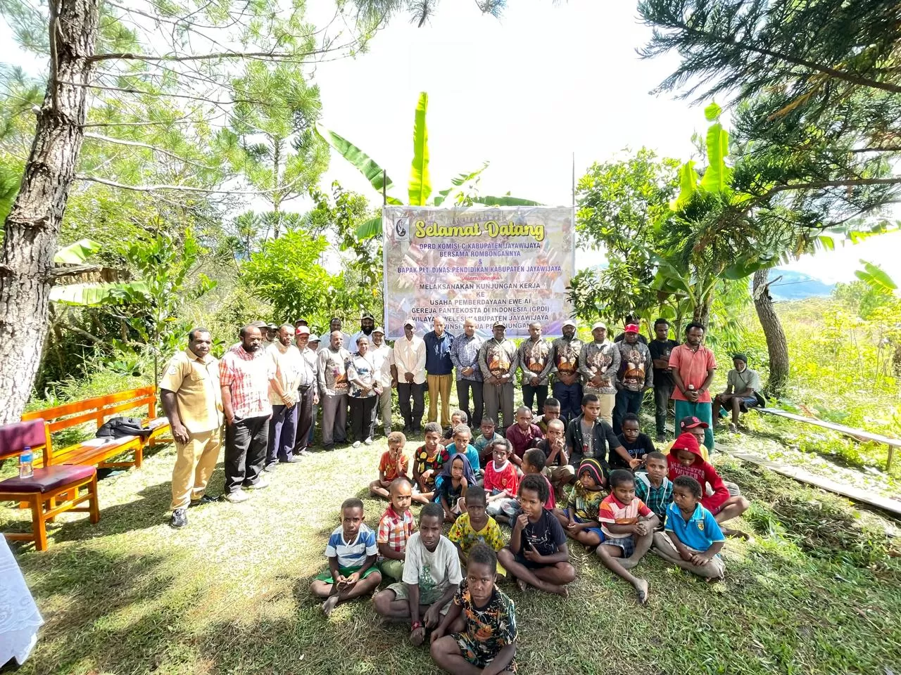 Kunker Komisi C DPRK Jayawijaya bersama plt Kepala Dinas Pendidikan di Kampung Yagara Distrik Welesi Selasa (6/5/2025) foto: Deni/Ceposonline.com