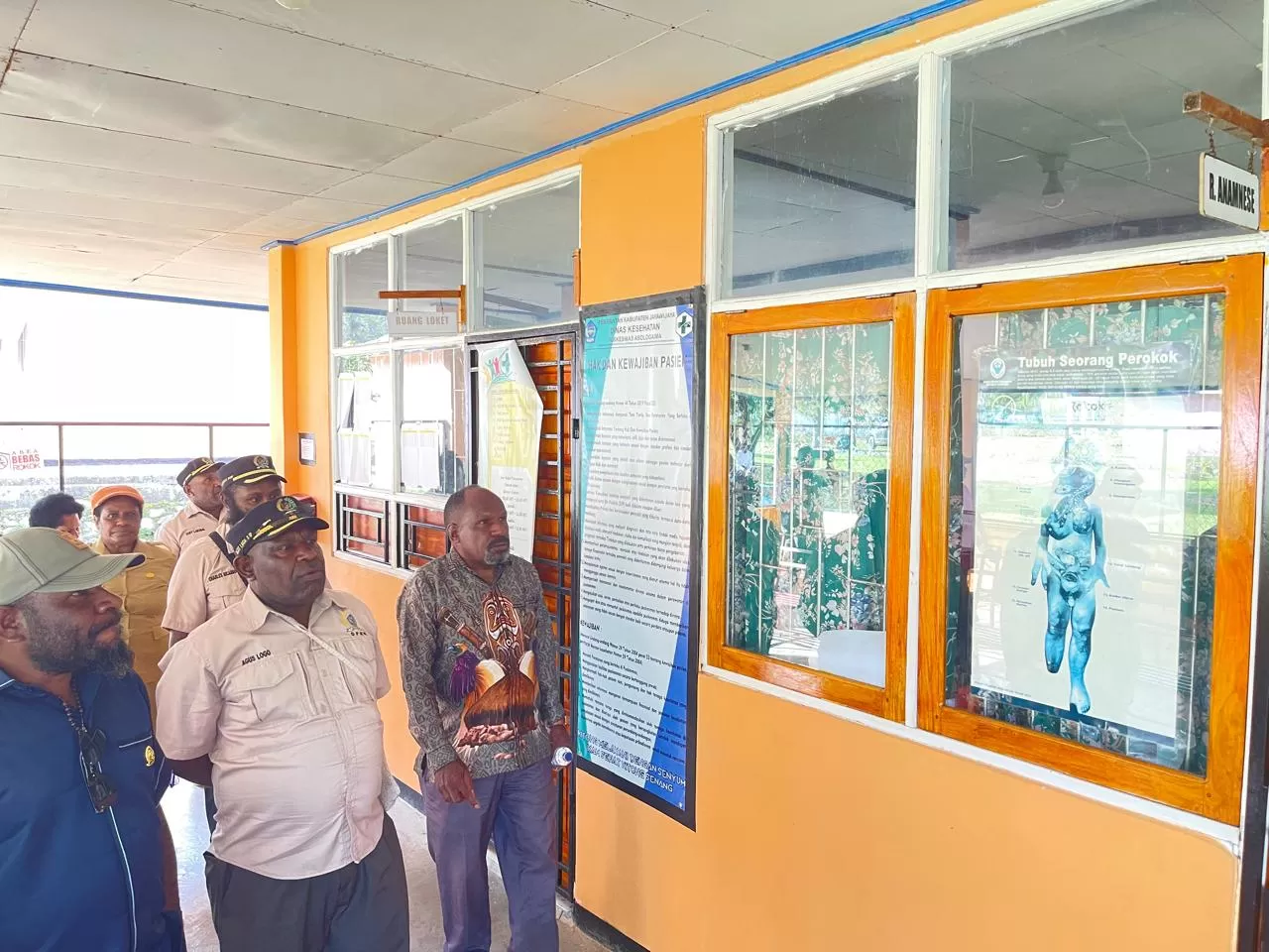 Komisi C DPRK Jayawijaya saat melakukan kunjungan kerja ke Puskesmas Asologaima Selasa (6/5/2025). DENNY/Ceposonline.com