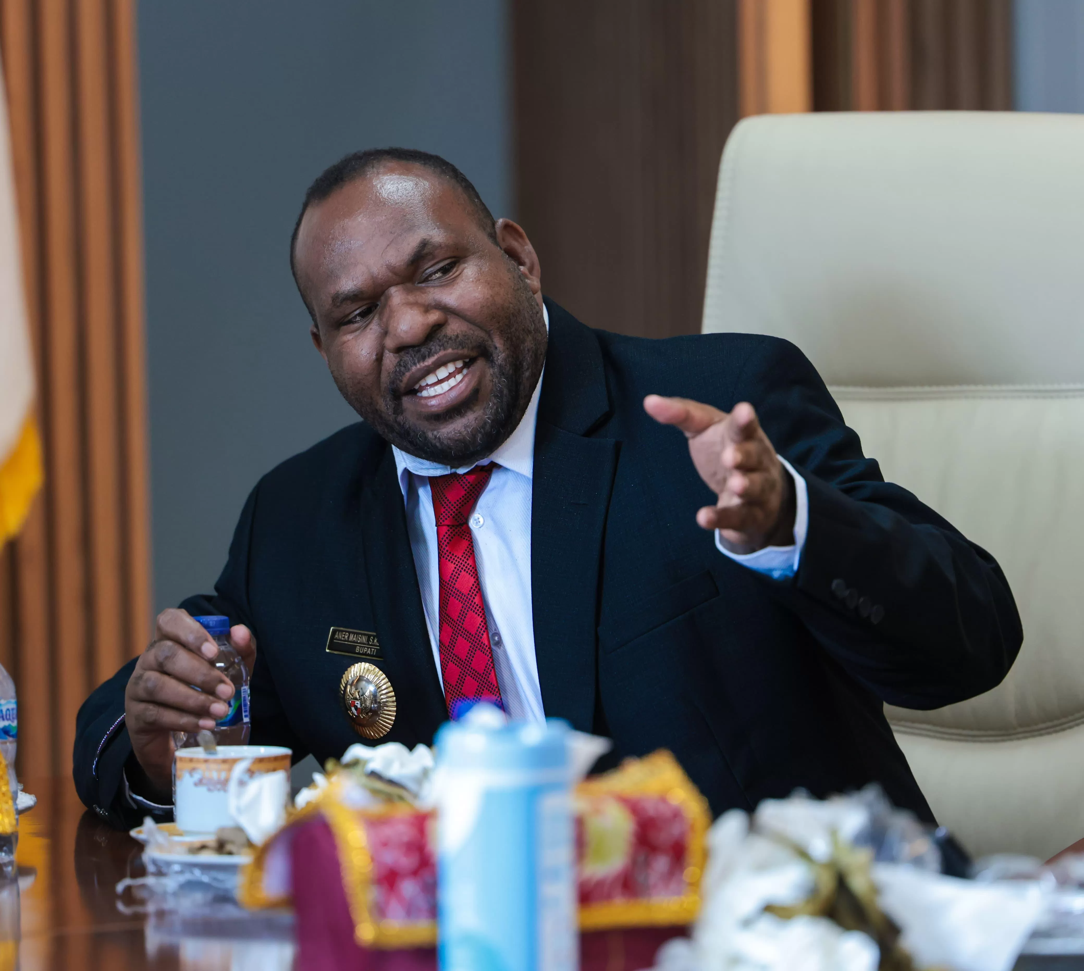 Bupati Intan Jaya, Aner Maisini. (CEPOSONLINE.COM/THERESIA F. TEKEGE)