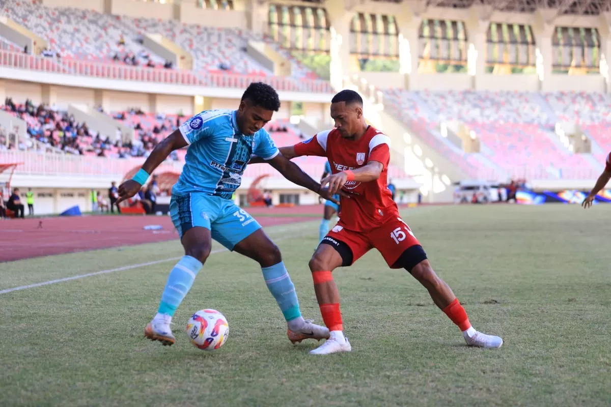 Duel PSBS Biak vs Persis di Stadion Lukas Enembe Sentani Jayapura, Papua. (CENDERAWASIH POS/ERIANTO)