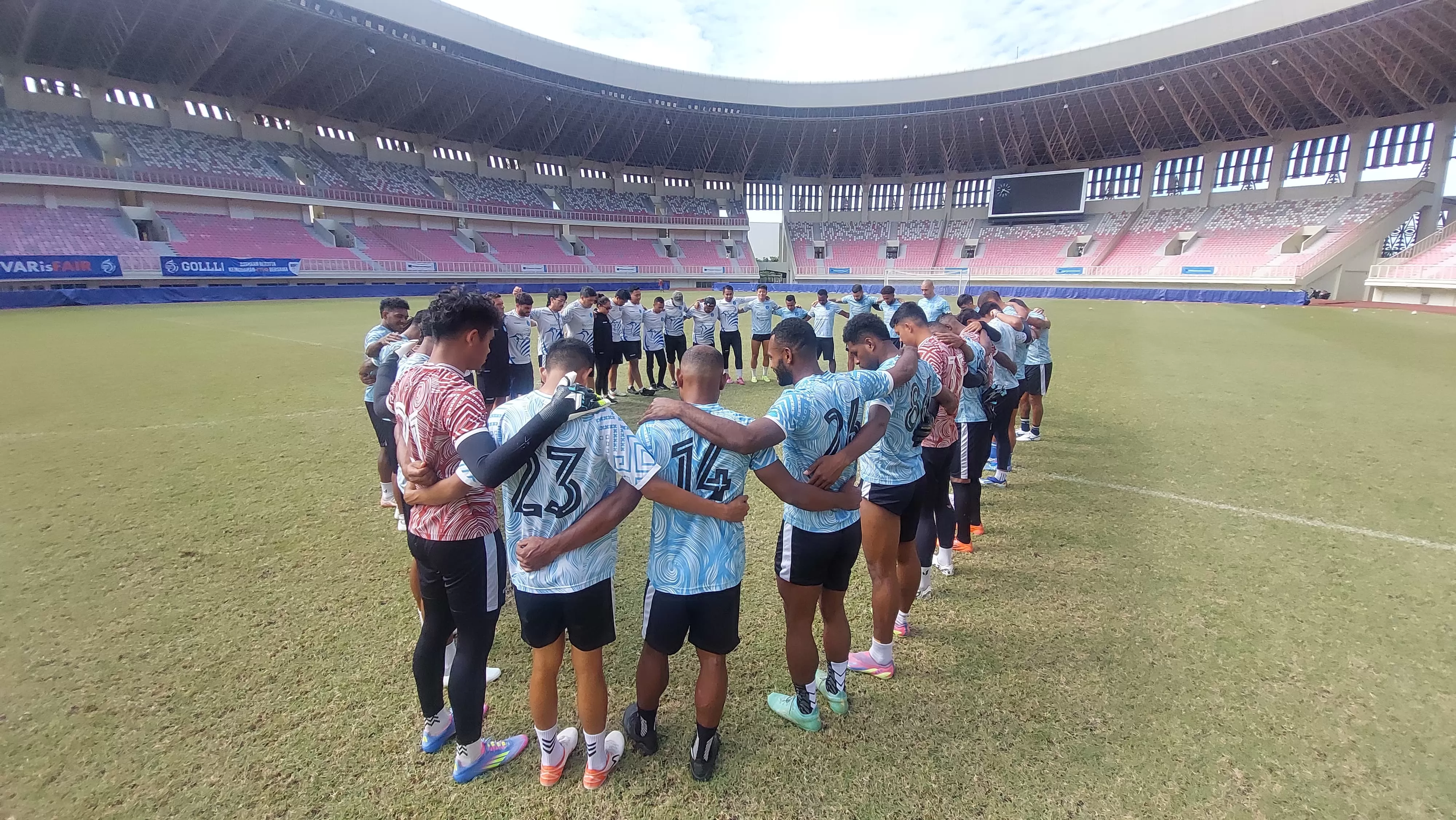 PSBS Biak saat melakoni official training di Stadion Lukas Enembe Sentani, Jayapura, Papua pada 17 Mei 2025 (MO PSBS Biak)