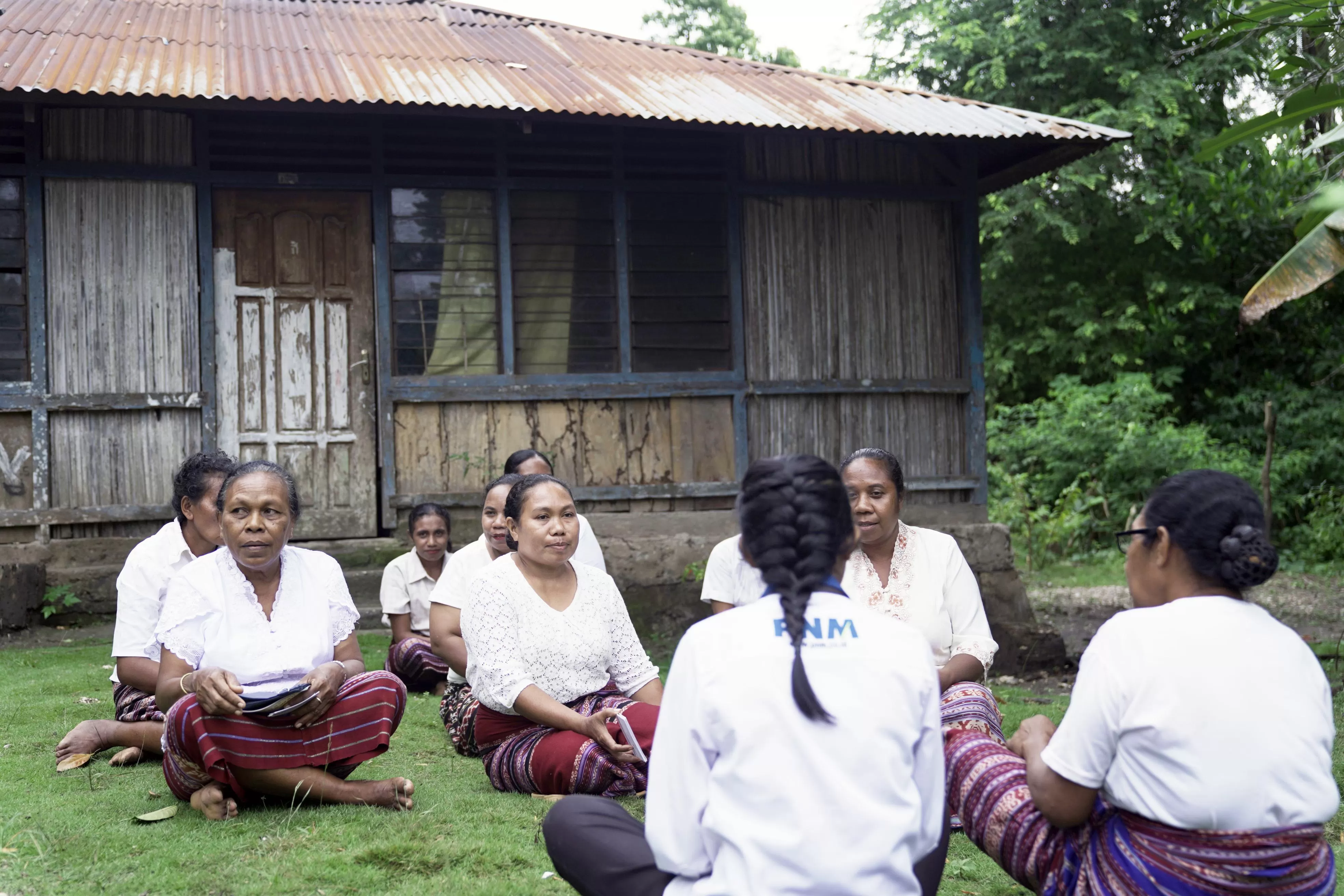 Sebanyak 12 Ketua Kelompok Unggulan dari Cirebon dan 15 Ketua Kelompok Unggulan dari Padang yang mendapat reward spesial dari PNM. (PNM)