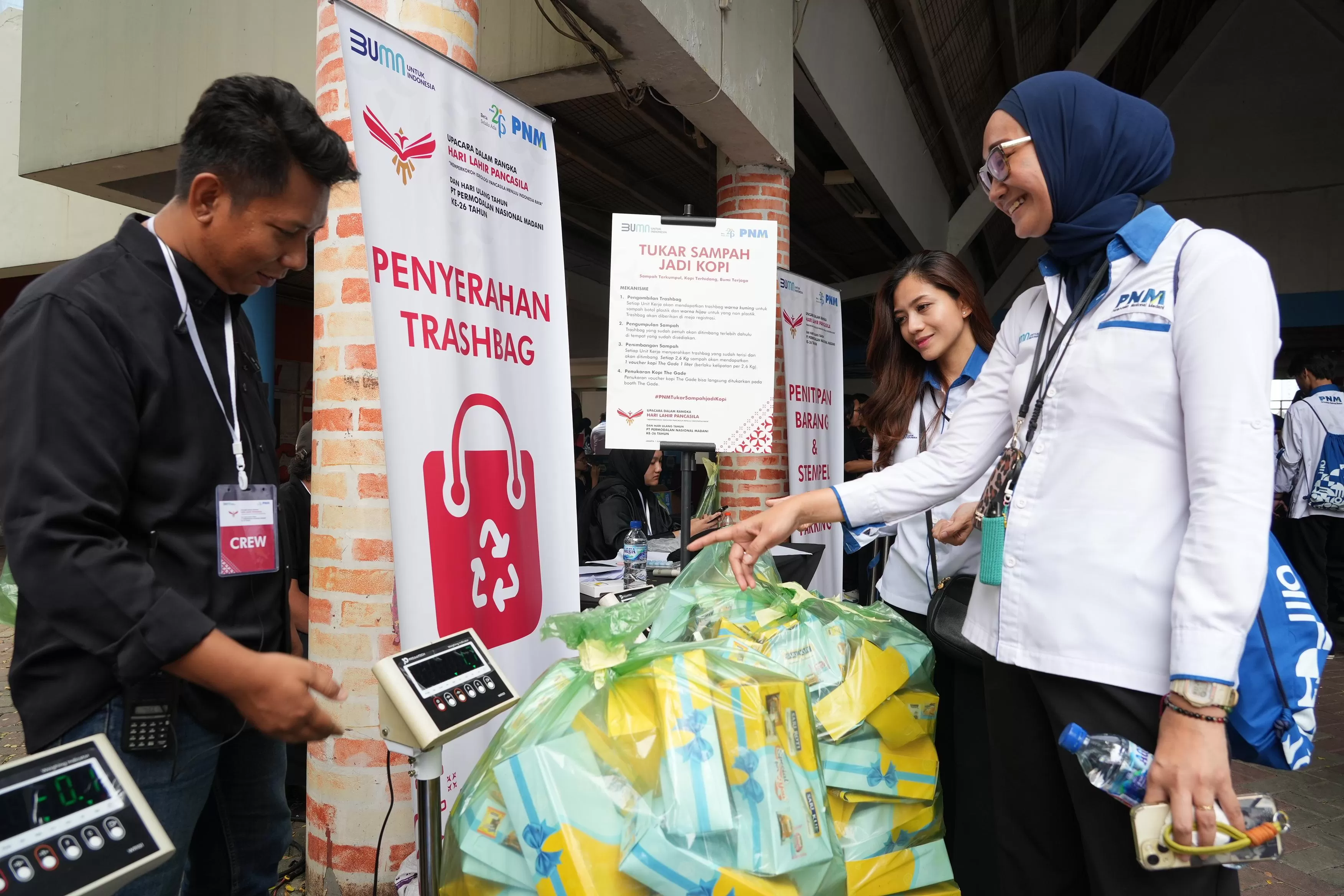 PNM Gelar Aksi Bersih-bersih Bersama 6.000 Karyawan, Dukung Pelestarian Lingkungan Lewat Bank Sampah (PNM)